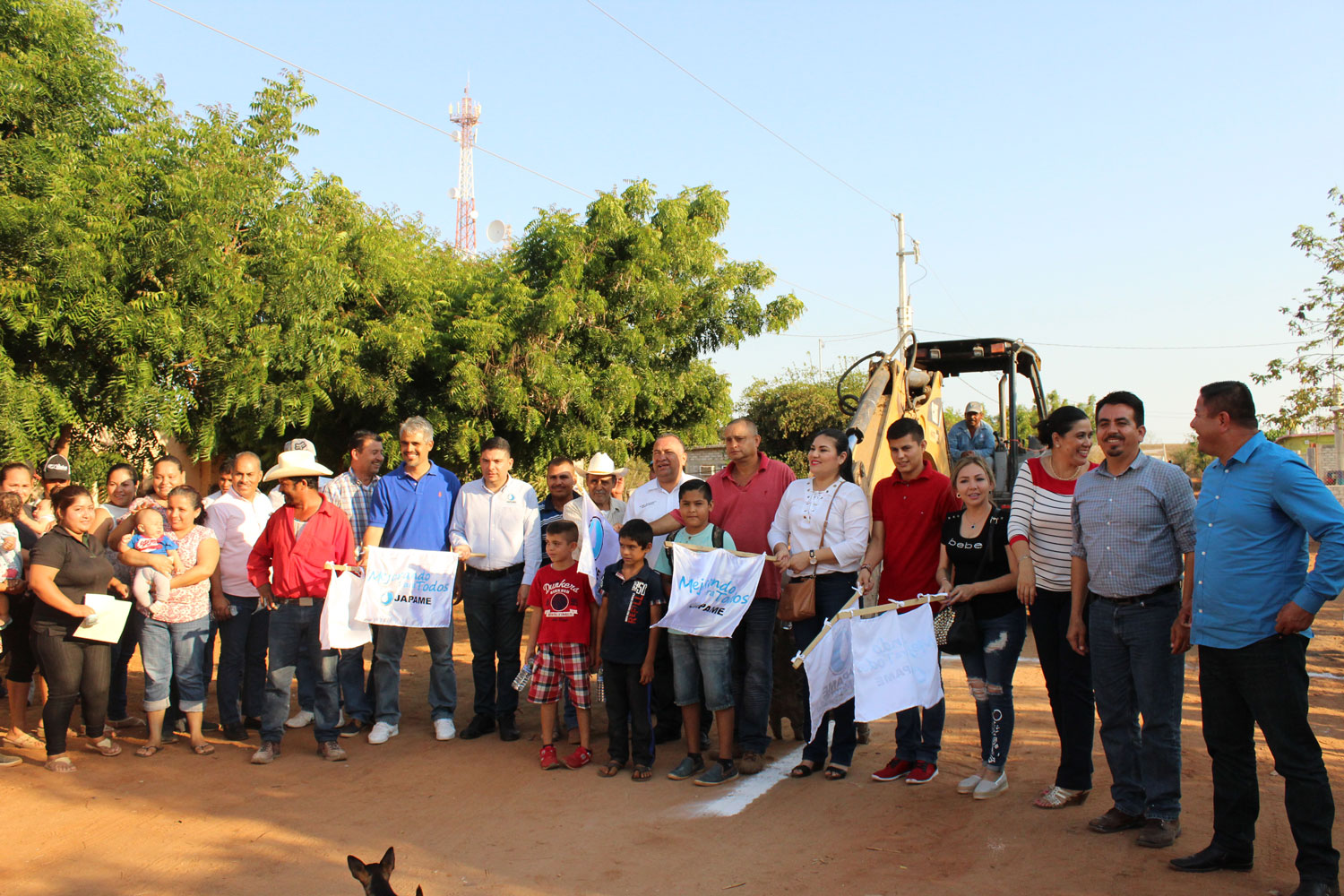 Autoridades municipales dan el banderazo para el inicio de la ampliación en la red de alcantarillado y descargas domiciliarias en El Saladito
