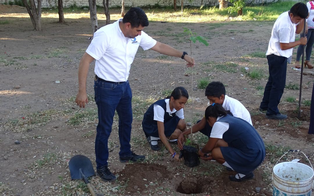 Se realiza jornada de arborización en secundaria María Gertrudis Samble Castro turno vespertino