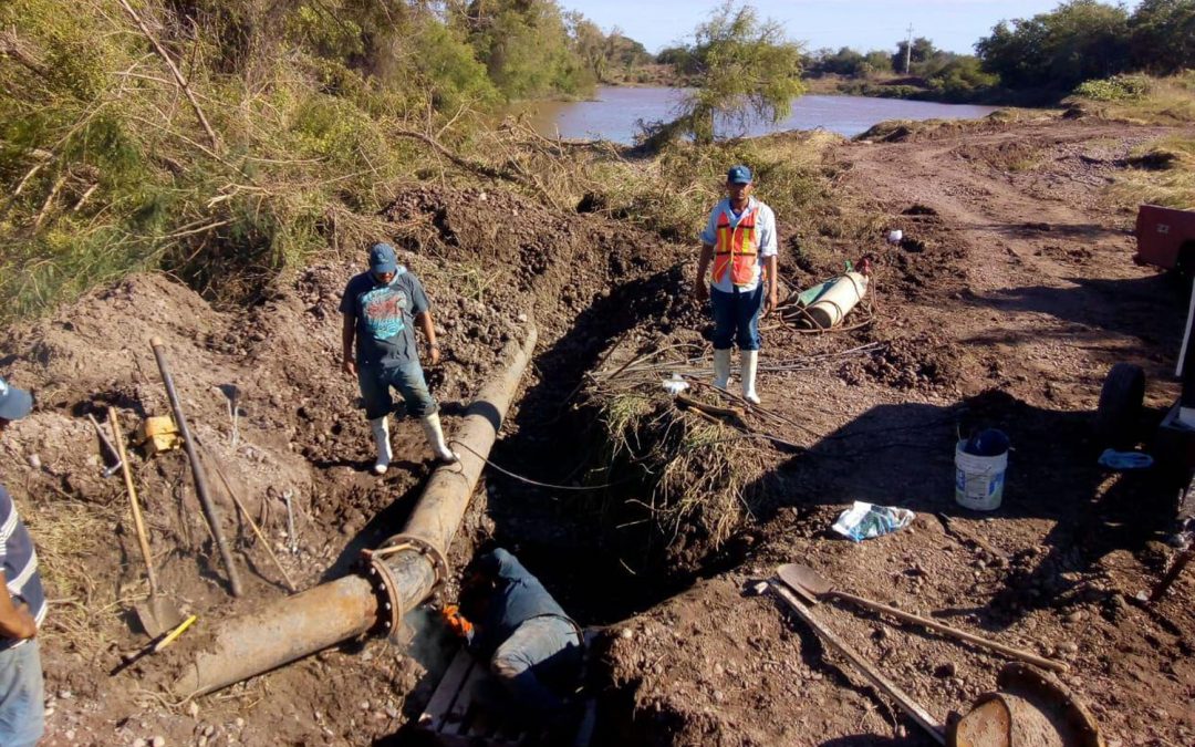 Repara Japame línea de conducción de agua potable dañada en cauce del rio Elota